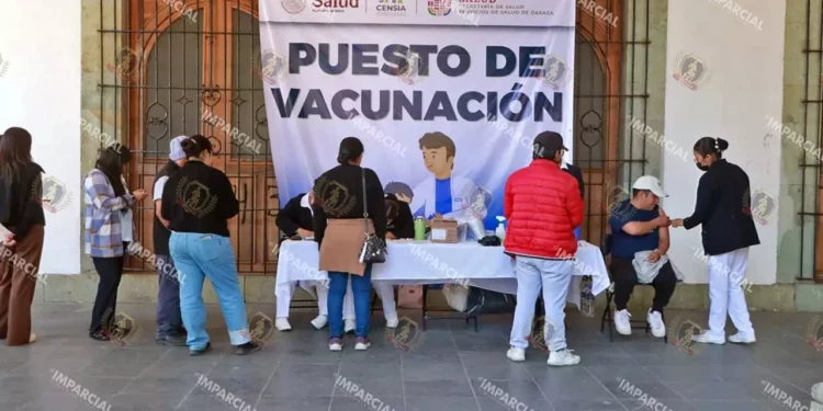 Foto: Adrián Gaytán // Llaman a vacunar a menores y adultos mayores contra el sarampión.