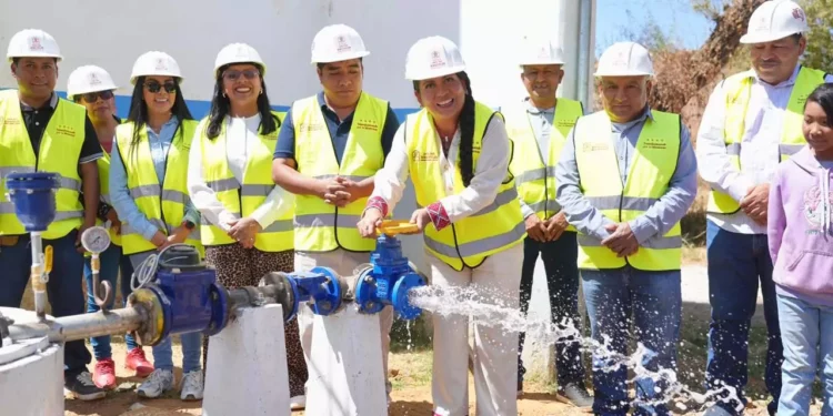 Entrega Nancy Benítez cinco obras para mejorar el abasto de agua, la salud y la movilidad