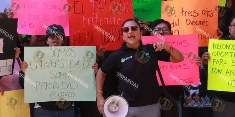 Protestan trabajadores de UTVCO; exigen certidumbre laboral