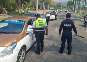 Operativo de la Policía Vial en Bahías de Huatulco