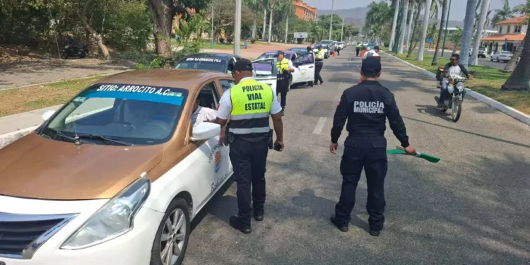 Operativo de la Policía Vial en Bahías de Huatulco