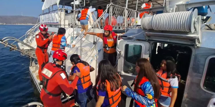 Marina realiza simulacro de derrame de hidrocarburos en Bahía de Santa Cruz Huatulco