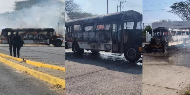 VIDEO | Queman autobús en Juchitán y reavivan sospechas de extorsión