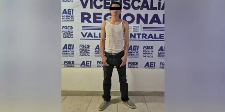 Asaltan a taxista con arma de fuego en Oaxaca; uno de los presuntos agresores queda en prisión