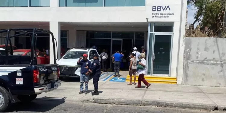 Asaltan a cuentahabiente tras retiro bancario en pleno centro de Salina Cruz