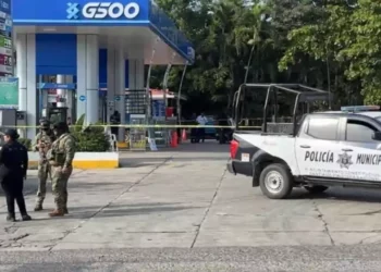 Ultiman a hombre a balazos en gasolinera de Pinotepa Nacional