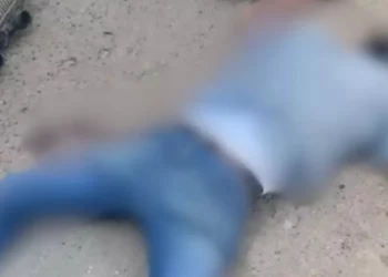 Rafagazo frente a escuela primaria deja un hombre asesinado en Pochutla
