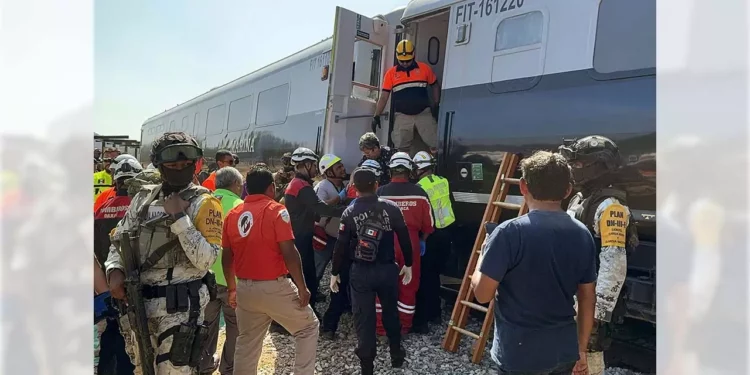 Foto: Agencias // Luego del trenazo, los heridos fueron trasladados a hospitales para su atención; acusan reacción tardía.