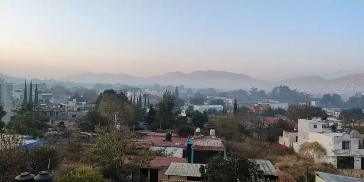 Humo y explosiones prenden alertas ambientales en Oaxaca