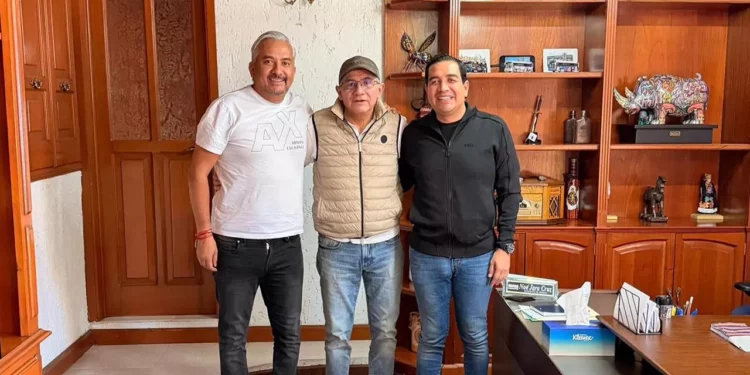 Foto: Redes sociales de Noé Jara // En sus redes sociales Noé Jara exhibió una gráfica con el rector Cristian Carreño y el cuestionado funcionario del gobierno estatal Jorge Gandarillas.