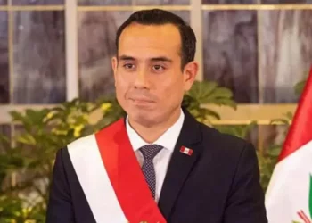Perú destituye a su presidente interino a dos meses de elecciones y profundiza la crisis