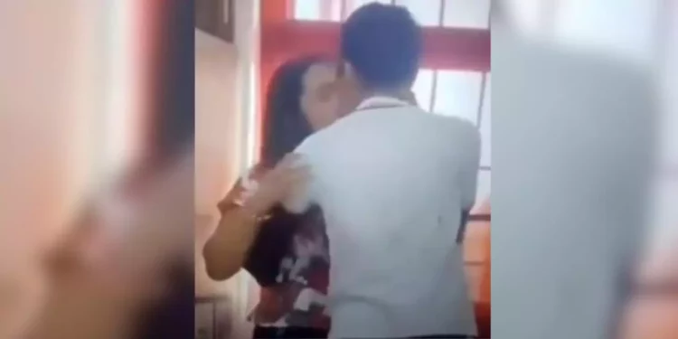 IMÁGENES | Escándalo en Tabasco: Video de maestra besando a alumno menor sacude al sector educativo