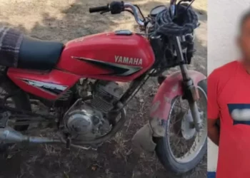 Cae con motocicleta robada en Juchitán durante operativo de vigilancia