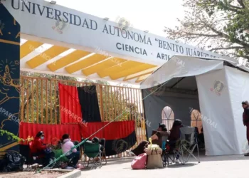 Foto: Adrián Gaytán // Sindicalizados resguardaron ese lunes instalaciones universitarias.