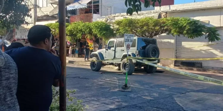 VIDEO | Tirotean a conductor de camioneta y resulta gravemente herido en Centro de Huajuapan