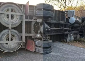 Volcadura de camión cierra la carretera Tequisistlán–Tehuantepec