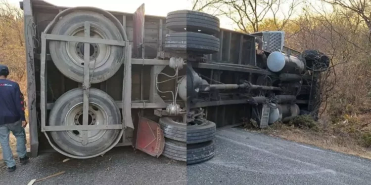 Volcadura de camión cierra la carretera Tequisistlán–Tehuantepec