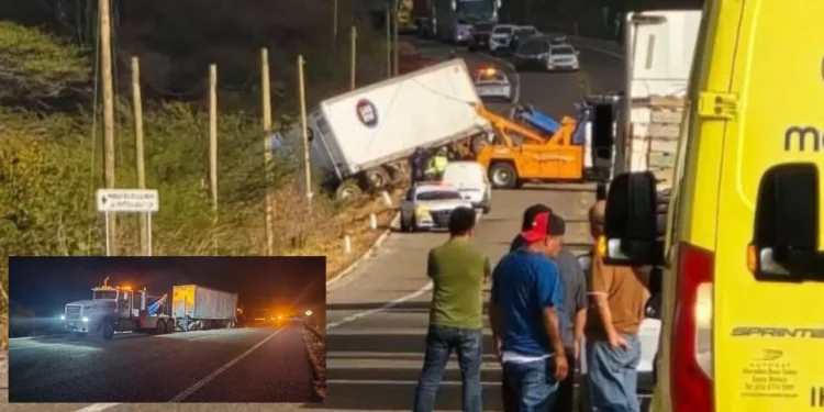 Tráiler vuelca en La Mata y desata rapiña sobre Carretera Transístmica