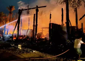 75 establecimientos comerciales quedaron reducidos a ceniza, luego de incendio en Punta Zicatela.
