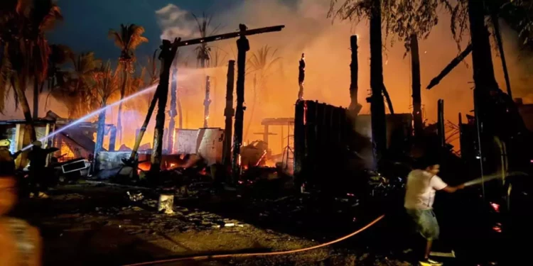 75 establecimientos comerciales quedaron reducidos a ceniza, luego de incendio en Punta Zicatela.