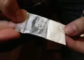 Edwin García / IGAVEC // Al detenido se le decomisó un machete y dos dosis de polvo blanco.