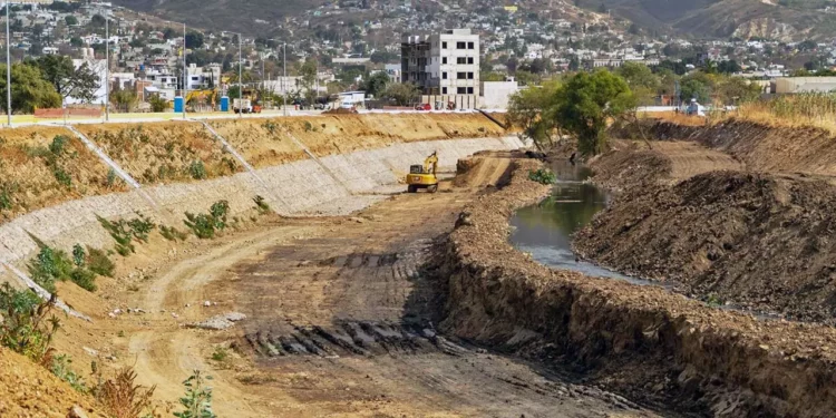 Foto: Gobierno de Oaxaca // Ambientalistas habían advertido del daño al ecosistema del Atoyac con las obras.