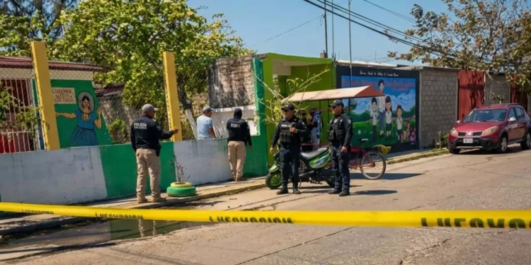 Foto: redes sociales // Ataque armado contra líder de mototaxistas en un jardín de niños de Juchitán.