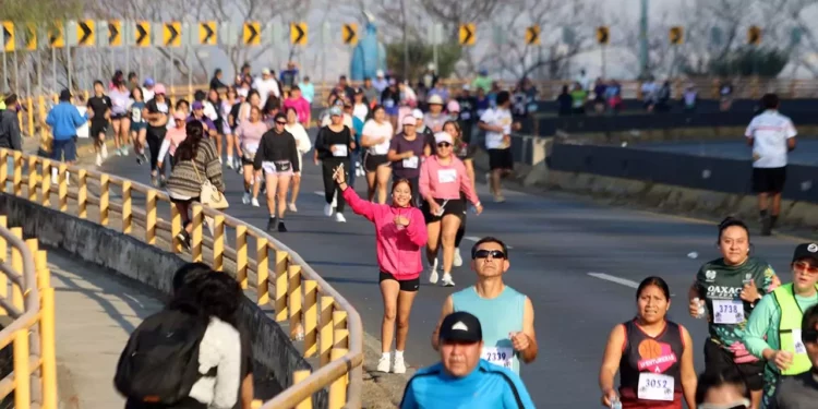 Foto: Leobardo García Reyes // Celebran su día corriendo en la Verde Antequera.