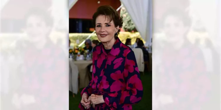 Fotos: Rubén Morales // La Dra. Gabriela Velásquez celebró un año más de vida con una elegante reunión realizada en el jardín del Salón Dionisus.