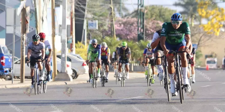 Fotos: Leobardo García Reyes // El ciclismo del fin de semana se desarrolló en la avenida Universidad.