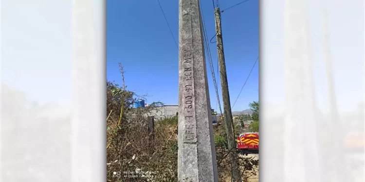 El siniestro se ubicó a unos metros de la escuela Jaime Torres Bodet; fue iniciado por las chispas de un poste de luz.