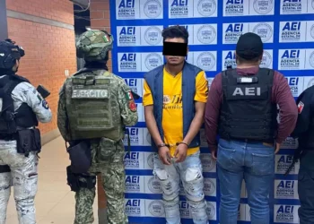 Elementos de la Vicefiscalía Regional de la Mixteca pusieron tras las rejas al joven de 21 años, señalado como uno de los autores materiales del doble homicidio.