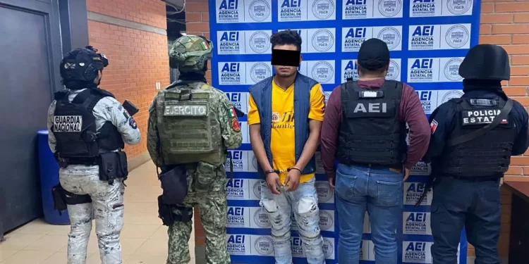 Elementos de la Vicefiscalía Regional de la Mixteca pusieron tras las rejas al joven de 21 años, señalado como uno de los autores materiales del doble homicidio.