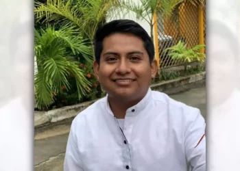 Fotos: Gil Obed González García - Omar Maya Calvo // El artista oaxaqueño Diego Hernández impulsa proyectos creativos y comunitarios que buscan acercar el arte a nuevas generaciones desde Bahías de Huatulco.