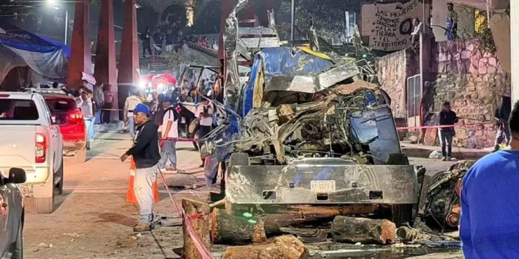 Foto: redes sociales // El más reciente accidente vial dejó al menos 4 personas muertas en San Pablo Guelatao