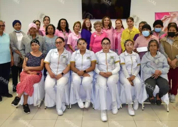 Fotos: Rubén Morales // Integrantes del Club Rotario Guelaguetza, estudiantes de enfermería y autoridades municipales acompañaron este acto.