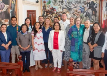 Integrantes del nuevo patronato rindieron protesta ante autoridades municipales de Huajuapan para el periodo 2026–2027.
