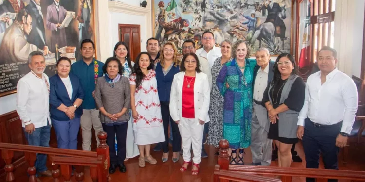Integrantes del nuevo patronato rindieron protesta ante autoridades municipales de Huajuapan para el periodo 2026–2027.