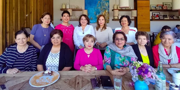 Fotos: Rubén Morales // Isabel Chagoya celebró su cumpleaños rodeada del cariño de sus amigas, quienes la acompañaron en un agradable desayuno.