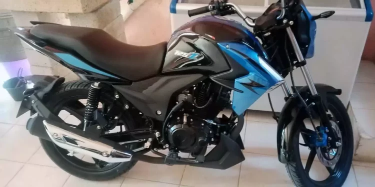 La unidad robada es una Itálika azul con negro; autoridades ya cuentan con el número de serie para rastrearla.