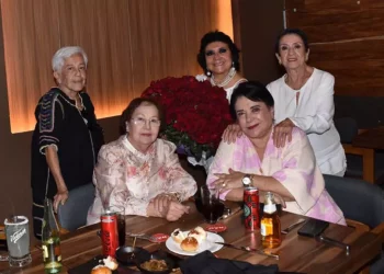 Lila Colmenares Mayoral celebró su cumpleaños en compañía de sus amigas Jeanett Monteagudo de Zetuna, Ana Luisa Zorrilla de Gutiérrez y Yolanda García Caballero.