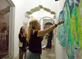 Sofía Nordman presenta su propuesta creativa en el Museo de los Pintores Oaxaqueños.