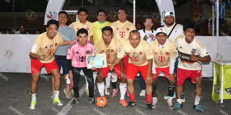 Fotos: Leobardo García Reyes // Pandilla Mecánica se coronó campeón.