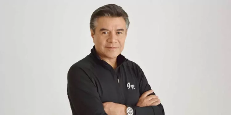 Rivera ha explorado diversas disciplinas como la música, la poesía, la actuación y las artes plásticas.