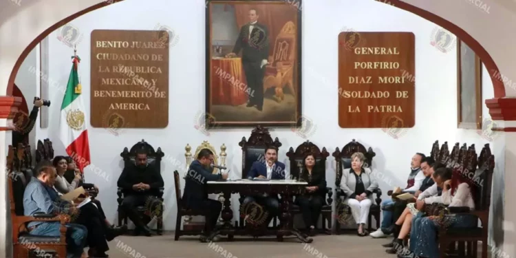 Foto: Adrián Gaytán // Sesión de cabildo y relevos en la administración municipal.