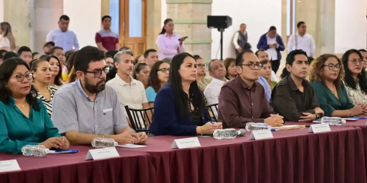 Foto: Gobierno de Oaxaca // Burócratas presentaron su pliego petitorio laboral para este 2026.