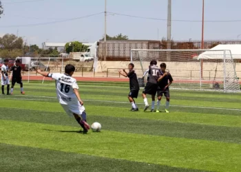El futbol se desarrolla en el parque Primavera y Polideportivo Venustiano Carranza.