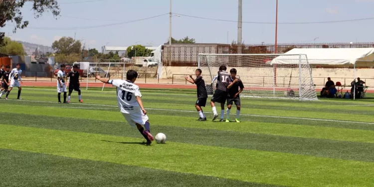 El futbol se desarrolla en el parque Primavera y Polideportivo Venustiano Carranza.