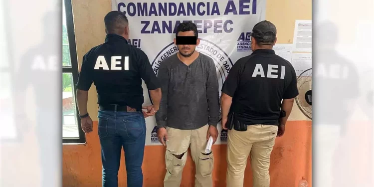 Foto: Jorge Pérez // El imputado D.T.A. fue trasladado a los juzgados tras ser señalado de cobrar por trabajos mecánicos que nunca efectuó en Santiago Niltepec.