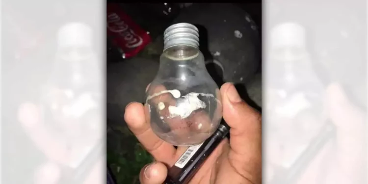 El sujeto fue sorprendido fumando estupefacientes y portando una sierra oxidada.